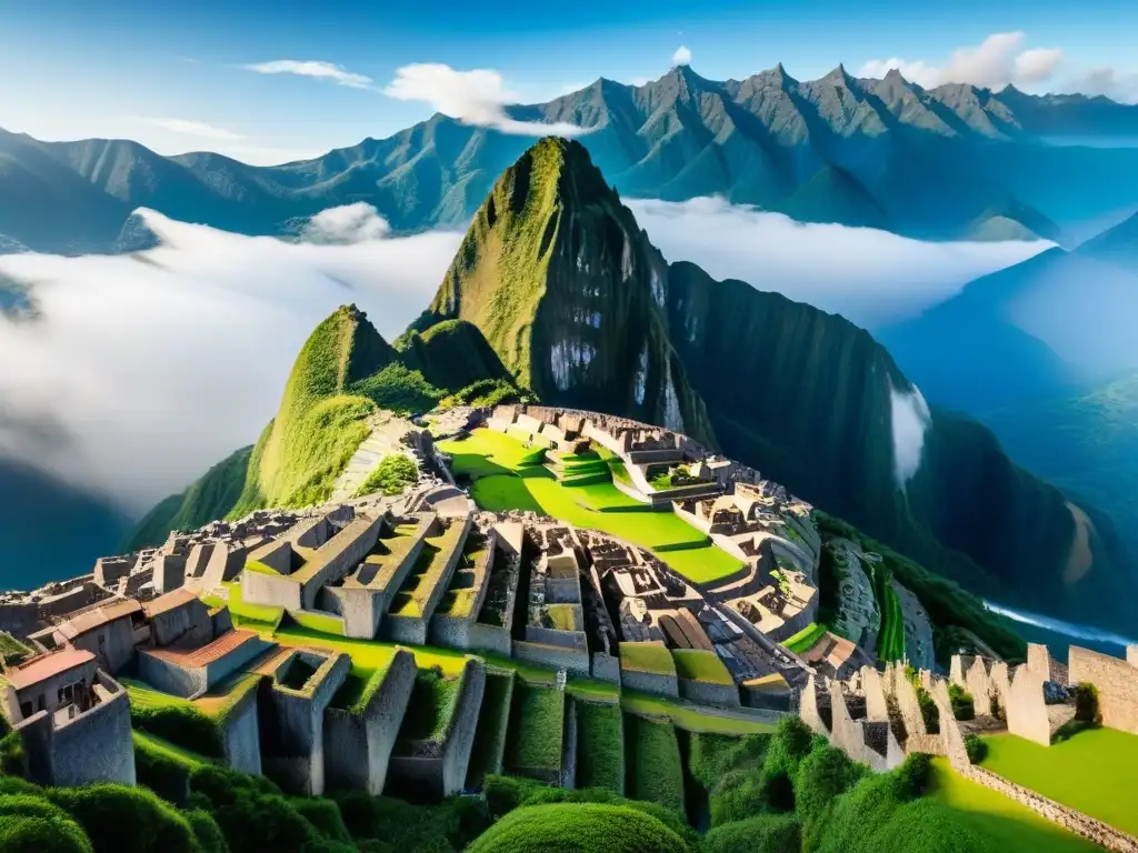 Vibrante ciudad secundaria en Sudamérica: modernidad entre lo colonial Vibrante ciudad secundaria en Sudamérica: mezcla de rascacielos modernos y edificios coloniales, rodeada de naturaleza, río y montañas